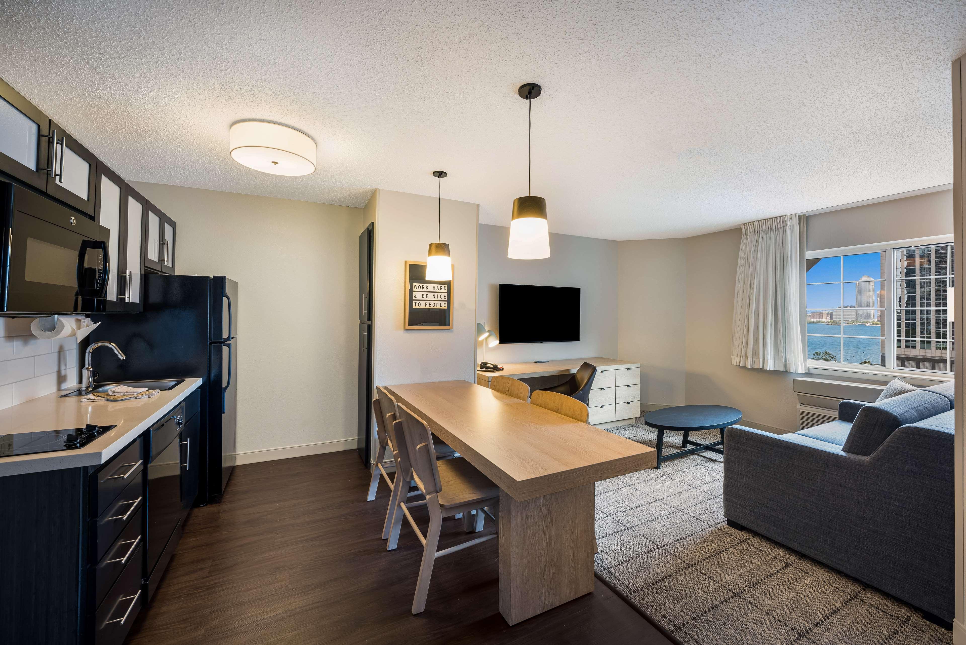 One Bedroom Suite - Queen - Partial Harbor View - Hearing Accessible image