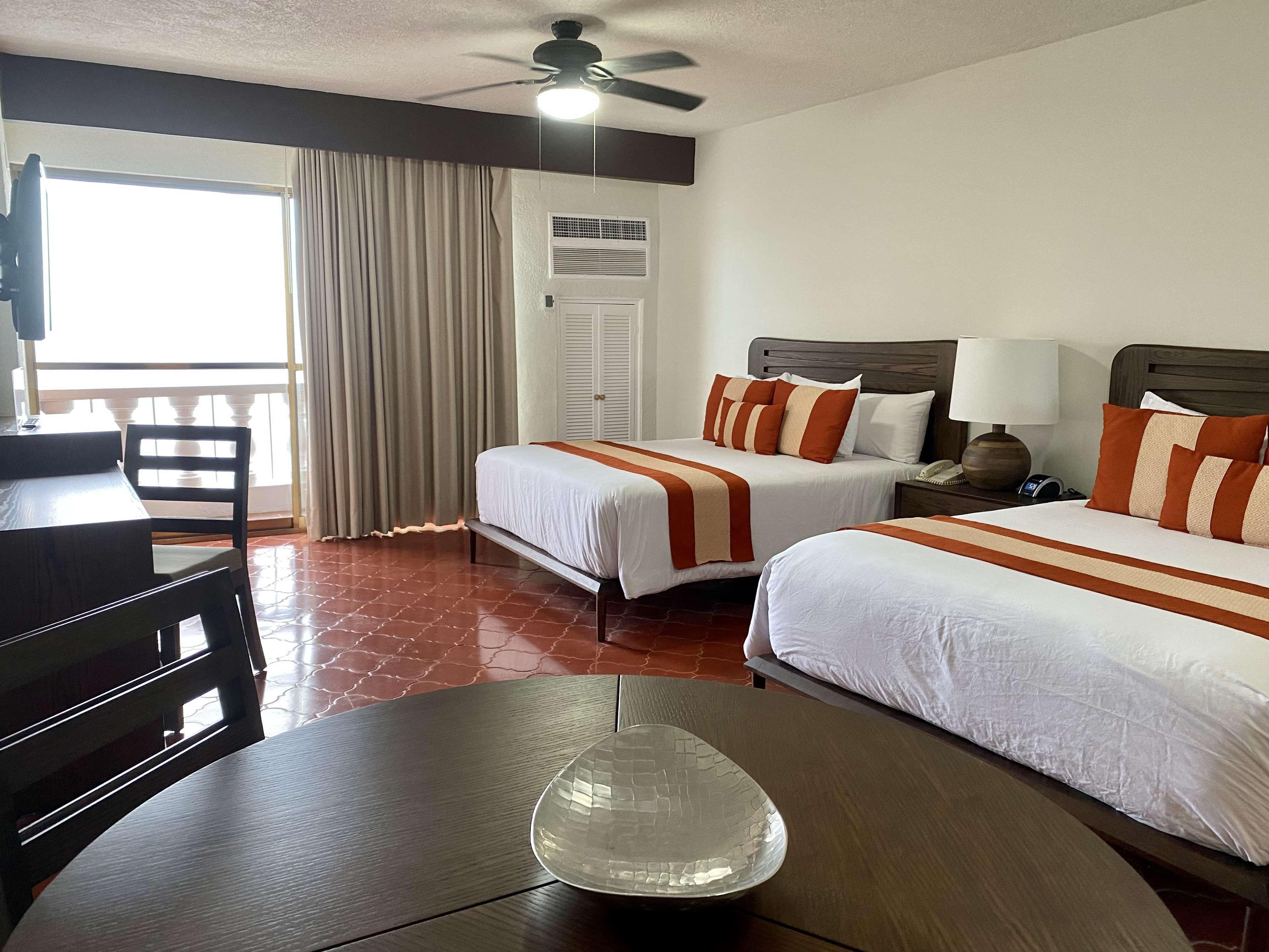 Deluxe 2 Queens Oceanfront image