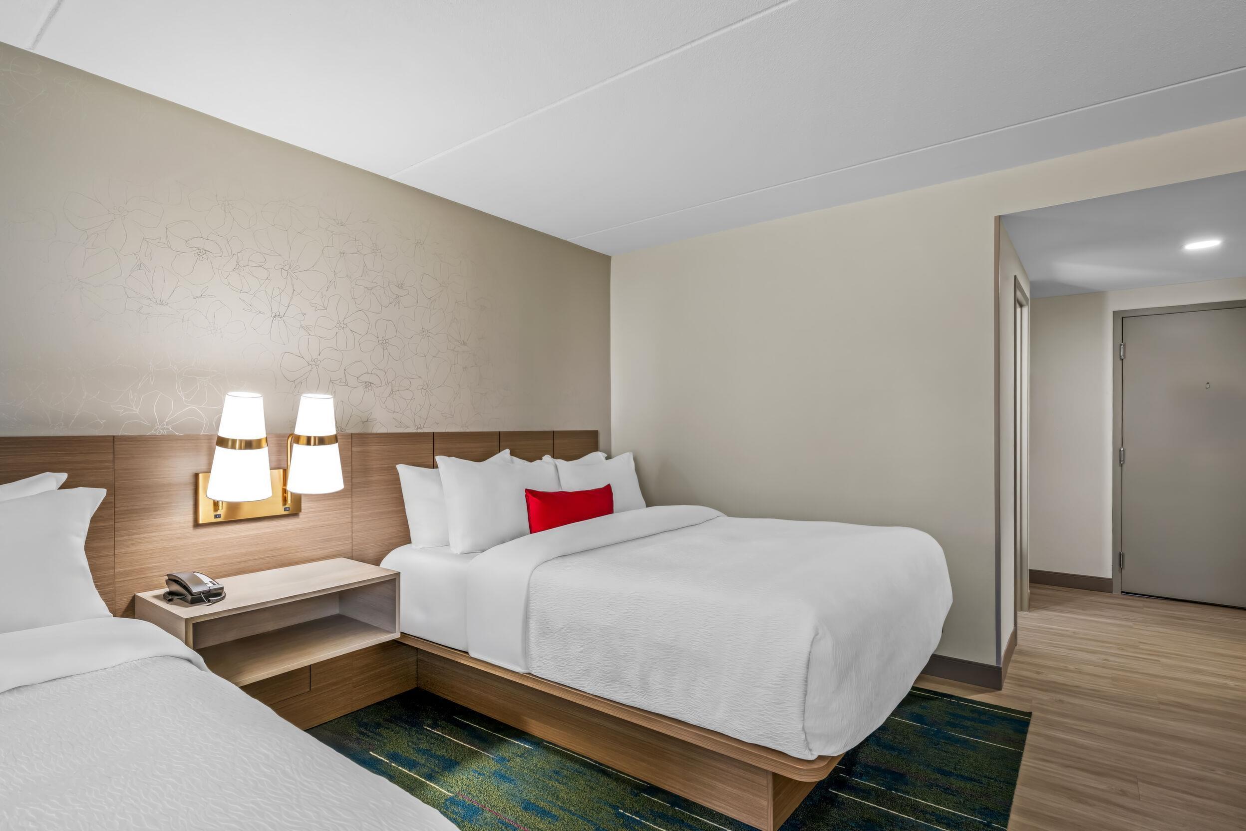 2 Queen Beds - Non-Smoking image