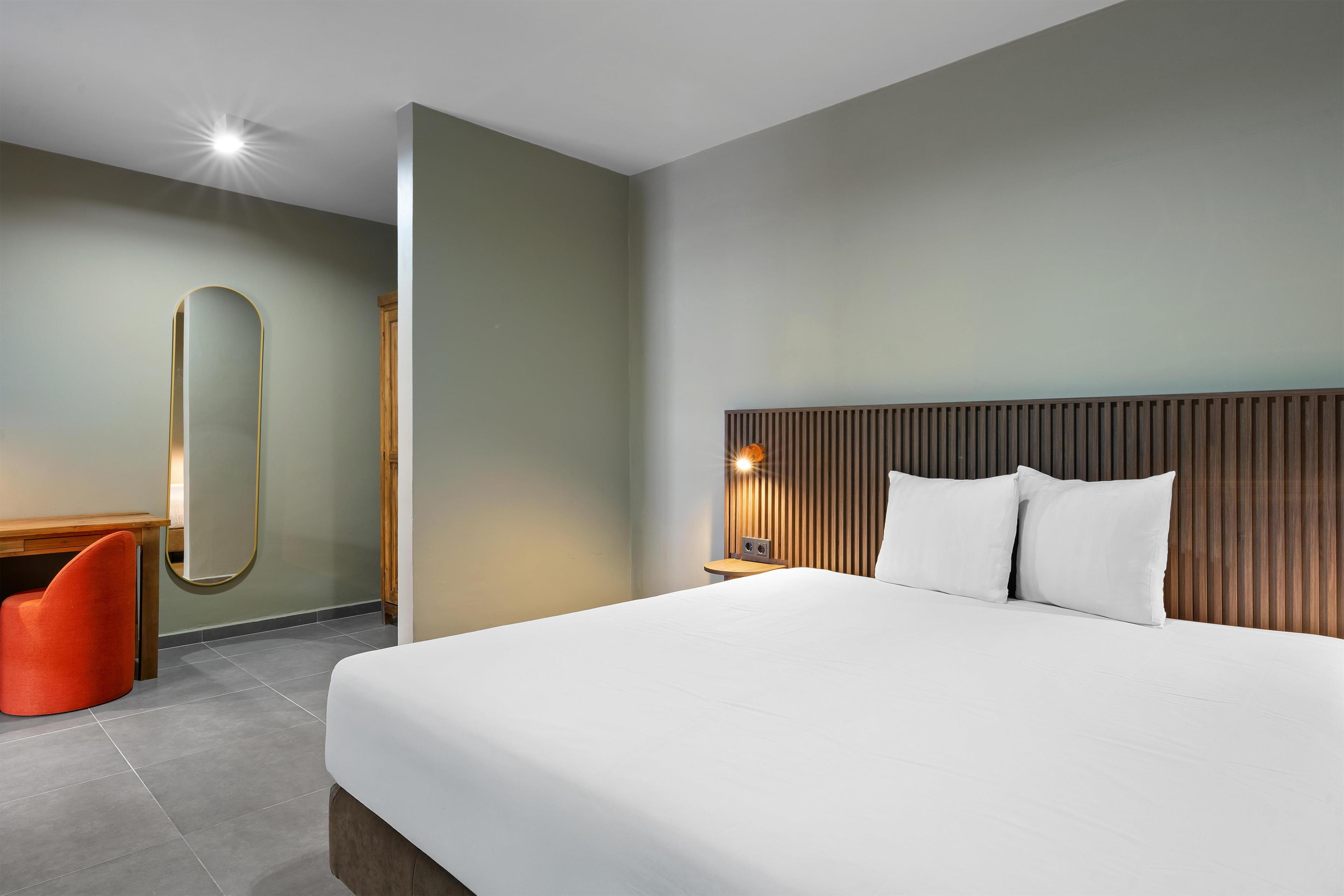 Standard King Room image