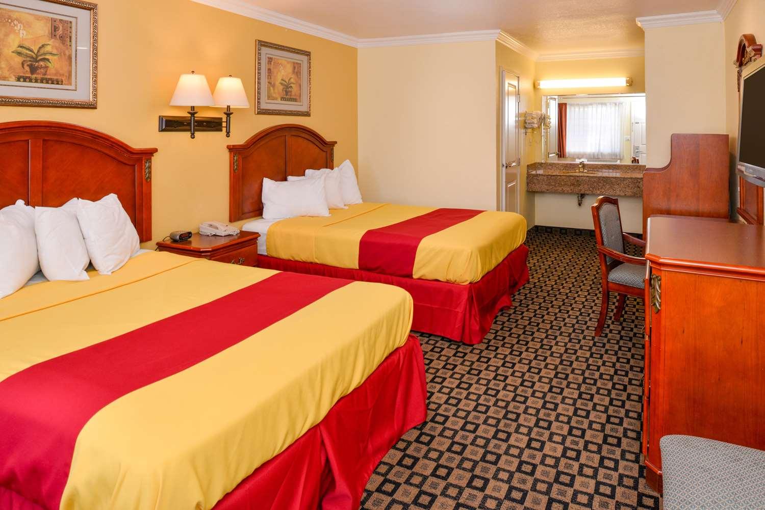 2 Queen Bed image