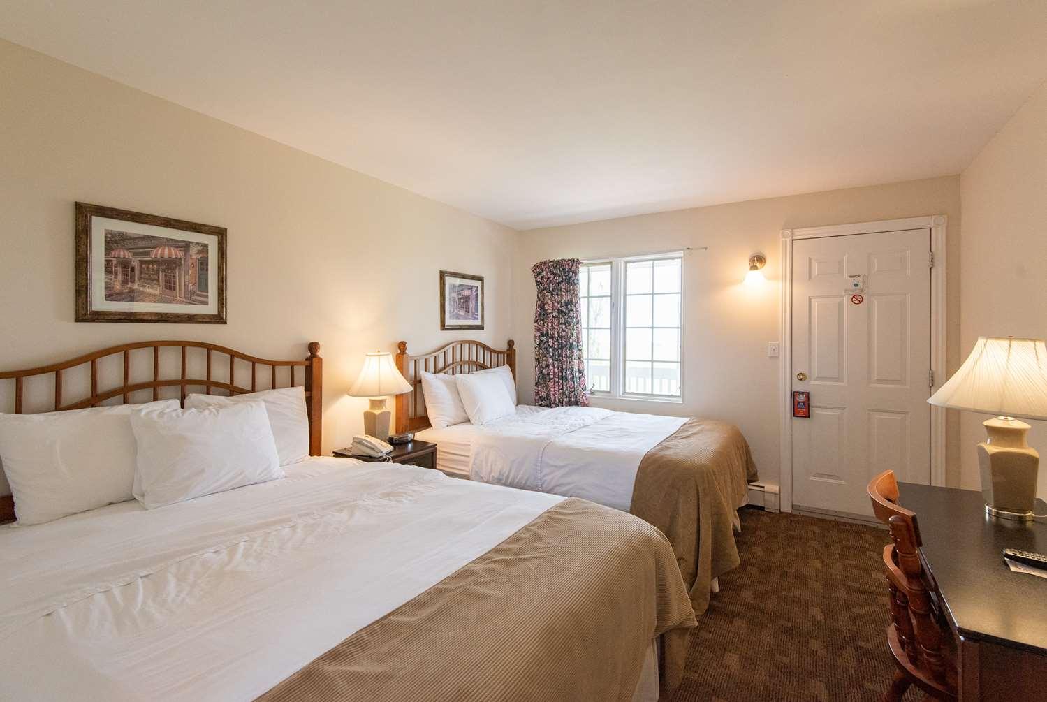 2 Double Beds Non-Smoking image