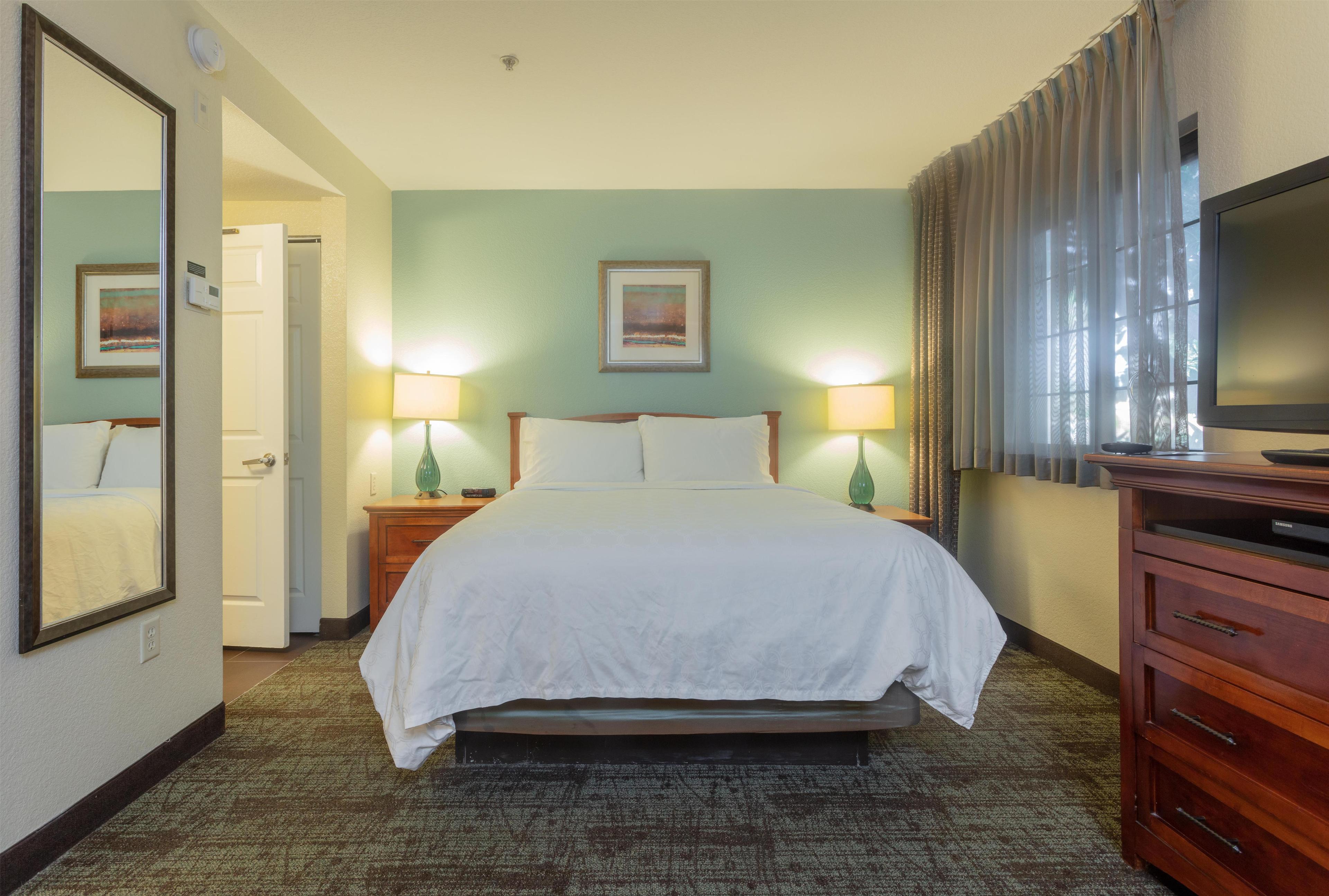 Studio Suite - Queen - Mobility Accessible - Roll-In Shower image