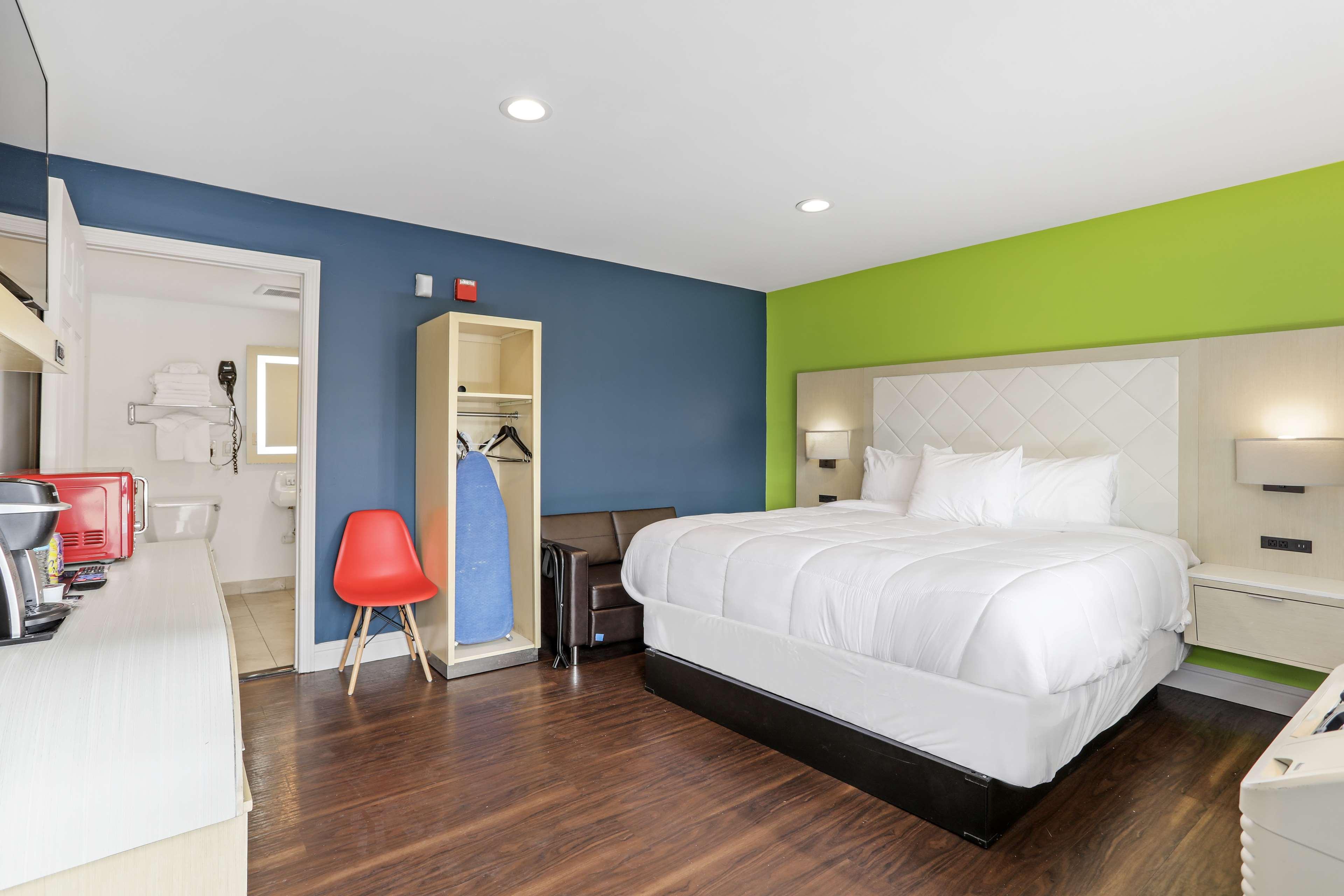 Accessible 1 King Bed image