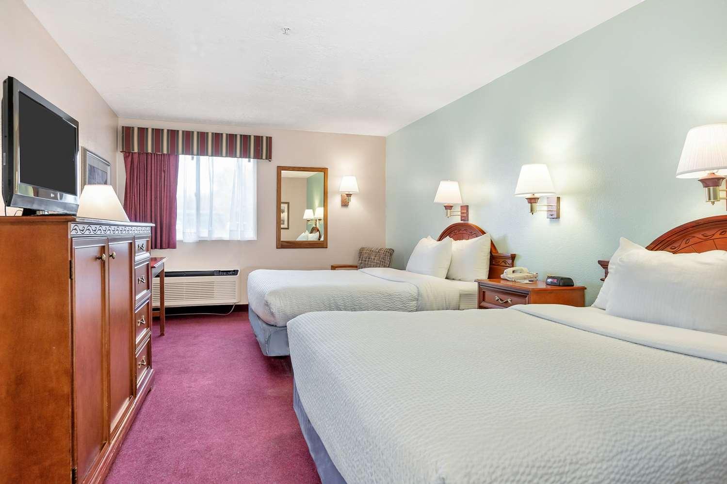 2 Queen Beds Non-Smoking image